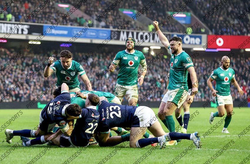 2025 Guinness Six Nations Championship Round 2, Scottish Gas Murrayfield, Edinburgh, Scotland 9/2/2025 Scotland vs Ireland Ireland's James Lowe scores a try Mandatory Credit ©INPHO/Dan Sheridan ECOSSE-IRLANDE (18-32) 
