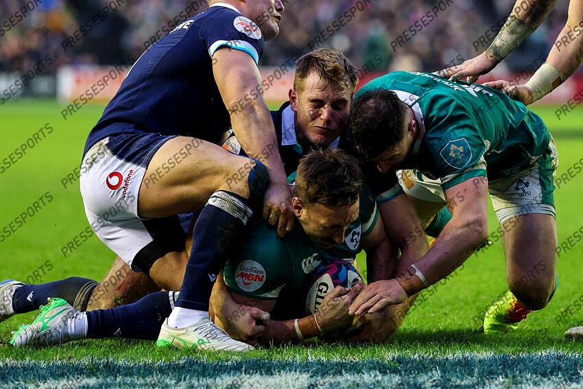 2025 Guinness Six Nations Championship Round 2, Scottish Gas Murrayfield, Edinburgh, Scotland 9/2/2025 Scotland vs Ireland Ireland's Jack Conan scores a try Mandatory Credit ©INPHO/Billy Stickland ECOSSE-IRLANDE (18-32) 