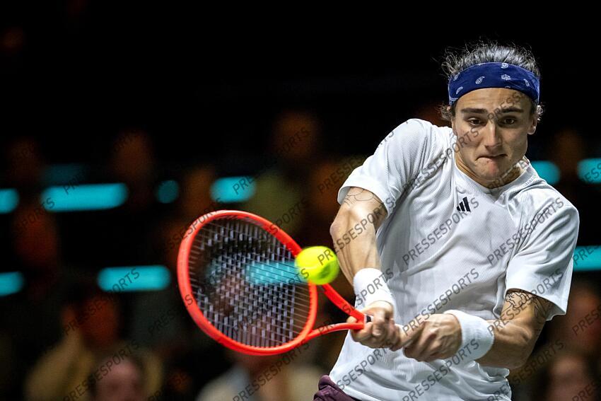 ROTTERDAM - Mattia Bellucci (ITA) in action against Alex de Minaur (AUS) on the sixth day of the ABN AMRO Open tennis tournament in Ahoy. ANP SANDER KING TOURNOI DE ROTTERDAM 