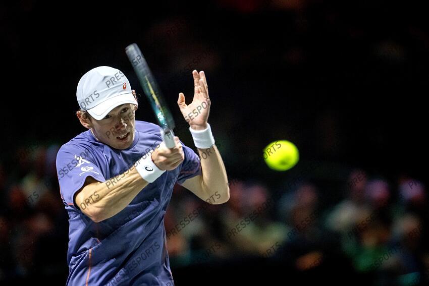 ROTTERDAM - Alex de Minaur (AUS) in action against Mattia Bellucci (ITA) on the sixth day of the ABN AMRO Open tennis tournament in Ahoy. ANP SANDER KING TOURNOI DE ROTTERDAM 