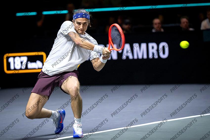 ROTTERDAM - Mattia Bellucci (ITA) in action against Alex de Minaur (AUS) on the sixth day of the ABN AMRO Open tennis tournament in Ahoy. ANP SANDER KING TOURNOI DE ROTTERDAM 