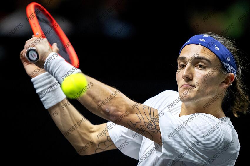 ROTTERDAM - Mattia Bellucci (ITA) in action against Alex de Minaur (AUS) on the sixth day of the ABN AMRO Open tennis tournament in Ahoy. ANP SANDER KING TOURNOI DE ROTTERDAM 
