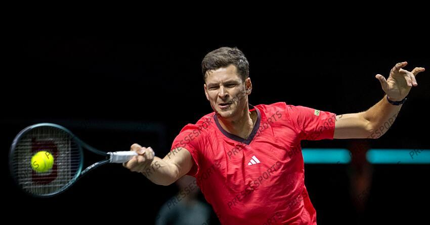 ROTTERDAM - Hubert Hurkacz (POL) in action against Andrey Rublev (RUS) on the fifth day of the ABN AMRO Open tennis tournament in Ahoy. ANP SANDER KING TOURNOI DE ROTTERDAM 