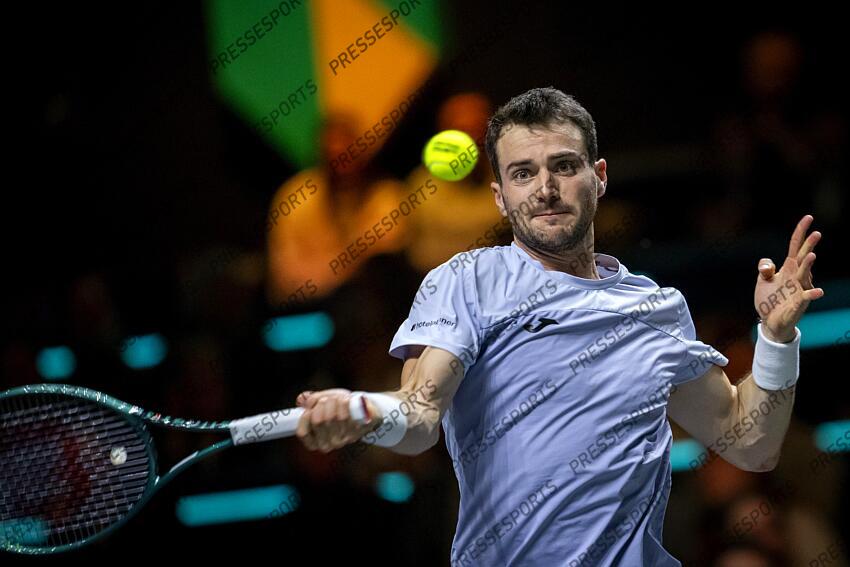 ROTTERDAM - Pedro Martinez (ESP) in action against Carlos Alcaraz (ESP) on the fifth day of the ABN AMRO Open tennis tournament in Ahoy. ANP SANDER KING TOURNOI DE ROTTERDAM 