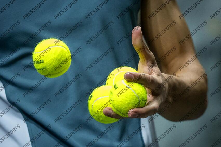 ROTTERDAM - Carlos Alcaraz (ESP) in action against Pedro Martinez (ESP) on the fifth day of the ABN AMRO Open tennis tournament in Ahoy. ANP SANDER KING TOURNOI DE ROTTERDAM 