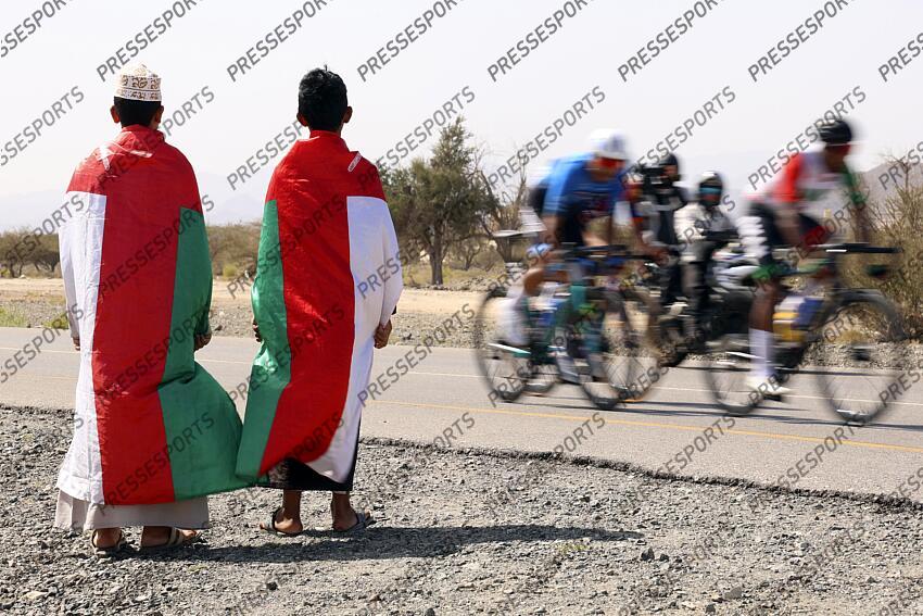 Tour of Oman 2025 - 14th Edition - 4th stage Oman Across Ages Museum - Oman Convention and Exhibition Center 181,5 km - 11/02/2025 - Scenery - Supporters - photo Alessandro Perrone/SprintCyclingAgency©2025 OMAN ACROSS AGES MUSEUM/OMAN CONVENTION CENTER OMAN ACROSS AGES MUSEUM/OMAN CONVENTION CENTER 