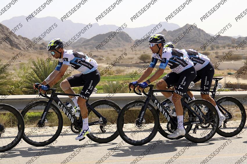 Tour of Oman 2025 - 14th Edition - 4th stage Oman Across Ages Museum - Oman Convention and Exhibition Center 181,5 km - 11/02/2025 - Ruben Guerreiro (POR - Movistar Team) - Davide Cimolai (ITA - Movistar Team) - photo Alessandro Perrone/SprintCyclingAgency©2025 OMAN ACROSS AGES MUSEUM/OMAN CONVENTION CENTER 