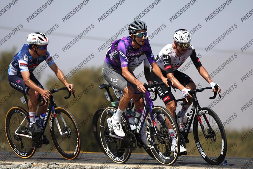 Tour of Oman 2025 - 14th Edition - 4th stage Oman Across Ages Museum - Oman Convention and Exhibition Center 181,5 km - 11/02/2025 - Chris Harper (AUS - Team Jayco AlUla) - Jay Vine (AUS - UAE Team Emirates - XRG) - photo Alessandro Perrone/SprintCyclingAgency©2025 OMAN ACROSS AGES MUSEUM/OMAN CONVENTION CENTER 