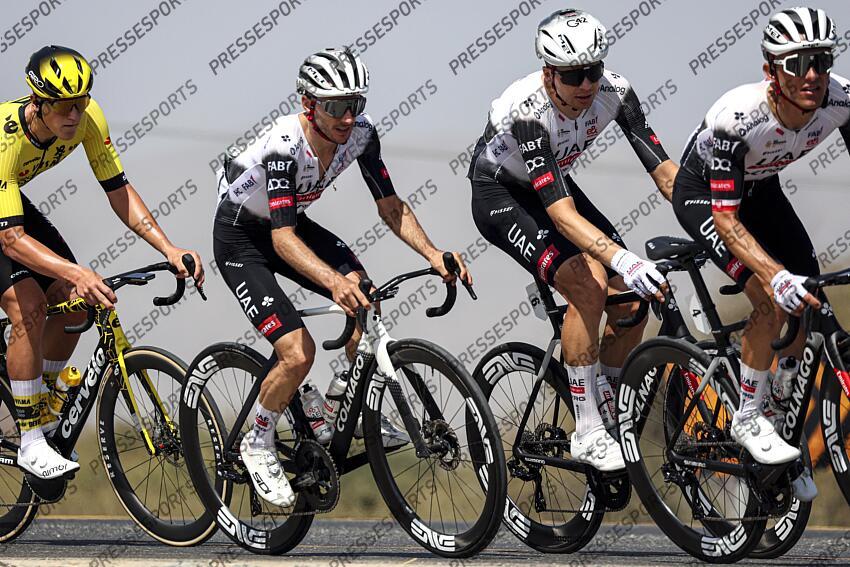 Tour of Oman 2025 - 14th Edition - 4th stage Oman Across Ages Museum - Oman Convention and Exhibition Center 181,5 km - 11/02/2025 - Florian Vermeersch (BEL - UAE Team Emirates - XRG) - Adam Yates (GBR - UAE Team Emirates - XRG) - photo Alessandro Perrone/SprintCyclingAgency©2025 OMAN ACROSS AGES MUSEUM/OMAN CONVENTION CENTER 