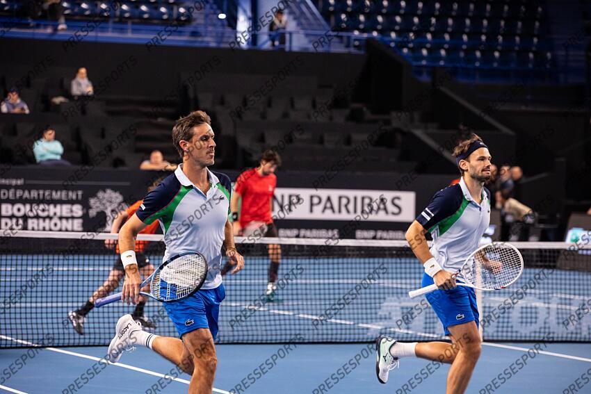 TENNIS - OPEN 13 - 1ER tour des simples - 11/02/2025 - ROGER-VASSELIN edouard (tête nue) et NYS hugo (bandeau bleu) OPEN 13 PROVENCE 