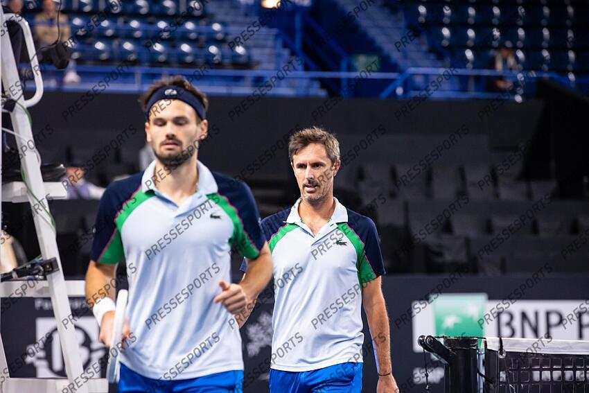 TENNIS - OPEN 13 - 1ER tour des simples - 11/02/2025 - ROGER-VASSELIN edouard (tête nue) et NYS hugo (bandeau bleu) OPEN 13 PROVENCE 