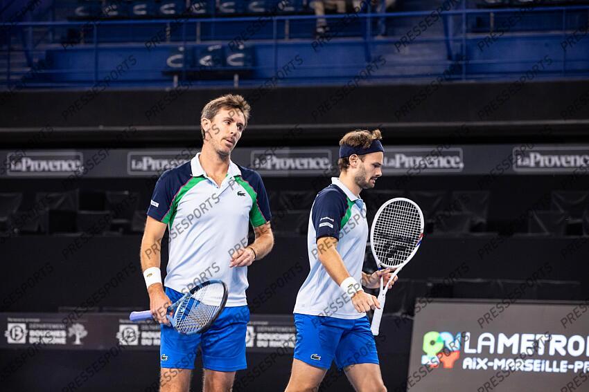 TENNIS - OPEN 13 - 1ER tour des simples - 11/02/2025 - ROGER-VASSELIN edouard (tête nue) et NYS hugo (bandeau bleu) OPEN 13 PROVENCE 