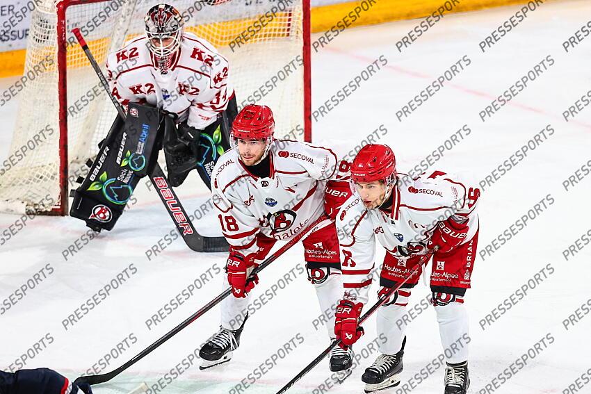 Hockey sur Glace / GRIFFEN OUTHOUSE (Gardien) / LUCAS VILLAIN / CHASE DUBOIS / Angers Vs Briançon - Score Final 5-2 / Ligue Magnus 2024-2025 / 4ème Journée / Ice Parc / Angers / Pays de la Loire / Maine et Loire / France ANGERS-BRIANCON (5-2) ANGERS-BRIANCON (5-2) 