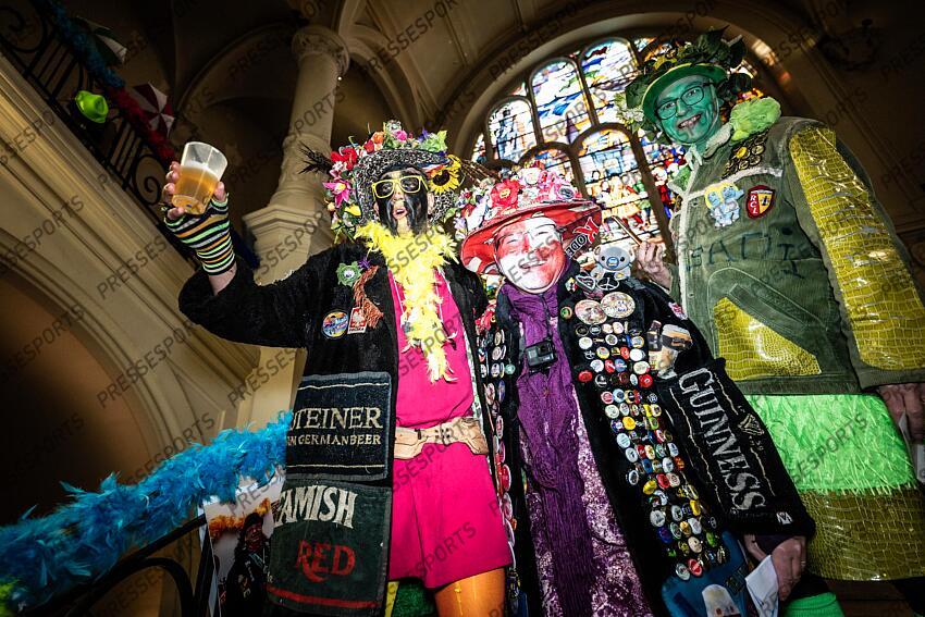 Dans la mairie de Dunkerque jour de carnaval MAGAZINE DUNKERQUE COUPE DE FRANCE LA FOLIE DUNKERQUOISE 