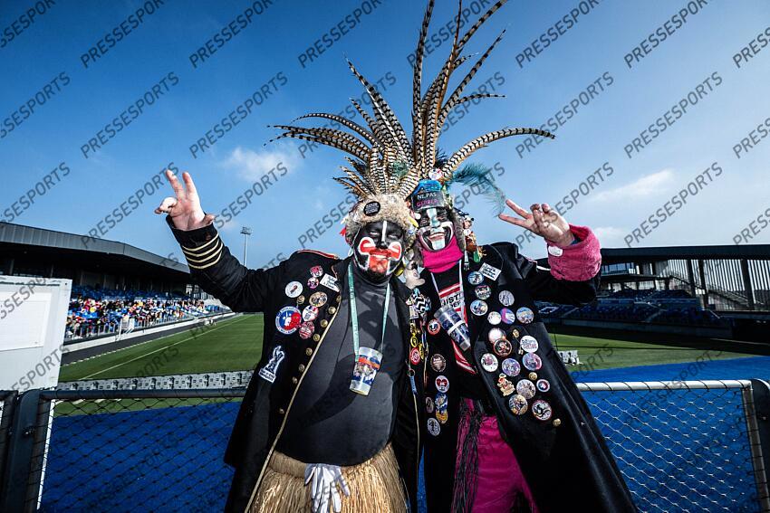 pour la premiére fois le stade de Dunkerque fete ouvre pour le cvarnaval pour permettre au supporters de venir féter les resultats du club. MAGAZINE DUNKERQUE COUPE DE FRANCE LA FOLIE DUNKERQUOISE 