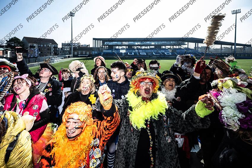 pour la premiére fois le stade de Dunkerque fete ouvre pour le cvarnaval pour permettre au supporters de venir féter les resultats du club. MAGAZINE DUNKERQUE COUPE DE FRANCE LA FOLIE DUNKERQUOISE 
