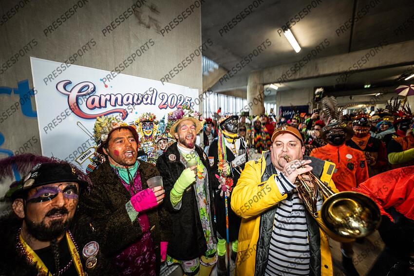 pour la premiére fois le stade de Dunkerque fete ouvre pour le cvarnaval pour permettre au supporters de venir féter les resultats du club. MAGAZINE DUNKERQUE COUPE DE FRANCE LA FOLIE DUNKERQUOISE 