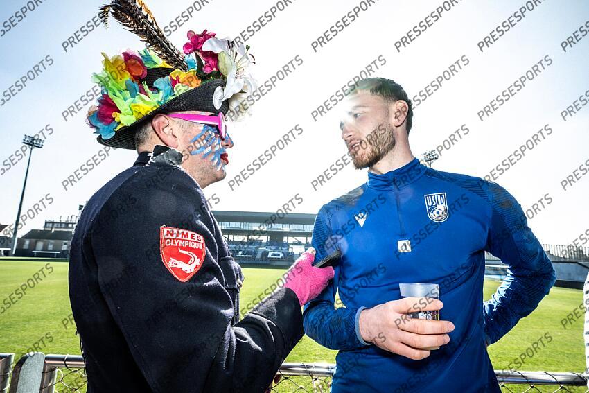 Ewen JAOUEN gardien pour la premiére fois le stade de Dunkerque fete ouvre pour le cvarnaval pour permettre au supporters de venir féter les resultats du club. MAGAZINE DUNKERQUE COUPE DE FRANCE LA FOLIE DUNKERQUOISE 