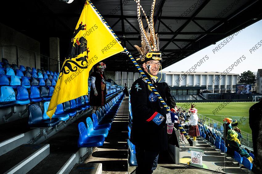pour la premiére fois le stade de Dunkerque fete ouvre pour le cvarnaval pour permettre au supporters de venir féter les resultats du club. MAGAZINE DUNKERQUE COUPE DE FRANCE LA FOLIE DUNKERQUOISE 