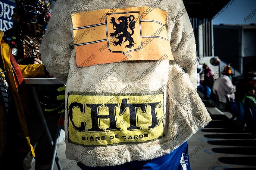 pour la premiére fois le stade de Dunkerque fete ouvre pour le cvarnaval pour permettre au supporters de venir féter les resultats du club. MAGAZINE DUNKERQUE COUPE DE FRANCE LA FOLIE DUNKERQUOISE 
