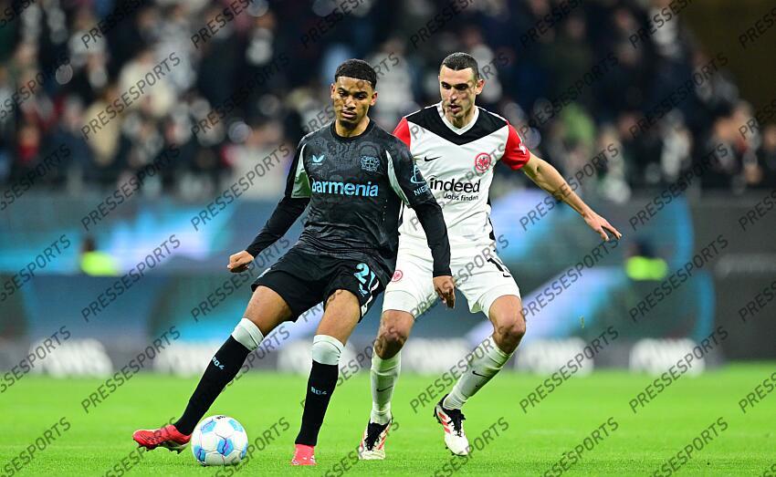 v.l. Amine Adli (Leverkusen), Hugo Ekitike Frankfurt, 01.03.2025, Fussball, Bundesliga, Eintracht Frankfurt - Bayer 04 Leverkusen 1:4 EINTRACHT FRANCFORT-BAYER 04 LEVERKUSEN (1-4) 