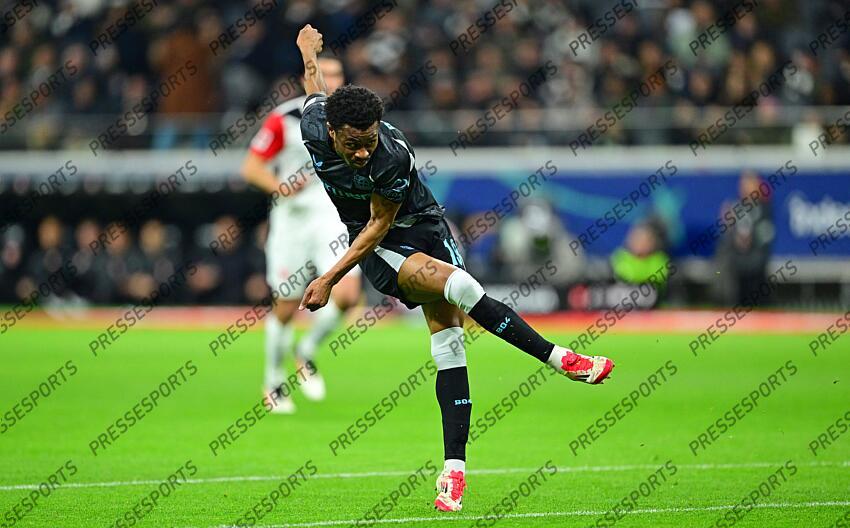 0:1 Tor, Torschuetze Nathan Tella (Leverkusen) Frankfurt, 01.03.2025, Fussball, Bundesliga, Eintracht Frankfurt - Bayer 04 Leverkusen EINTRACHT FRANCFORT-BAYER 04 LEVERKUSEN (1-4) 