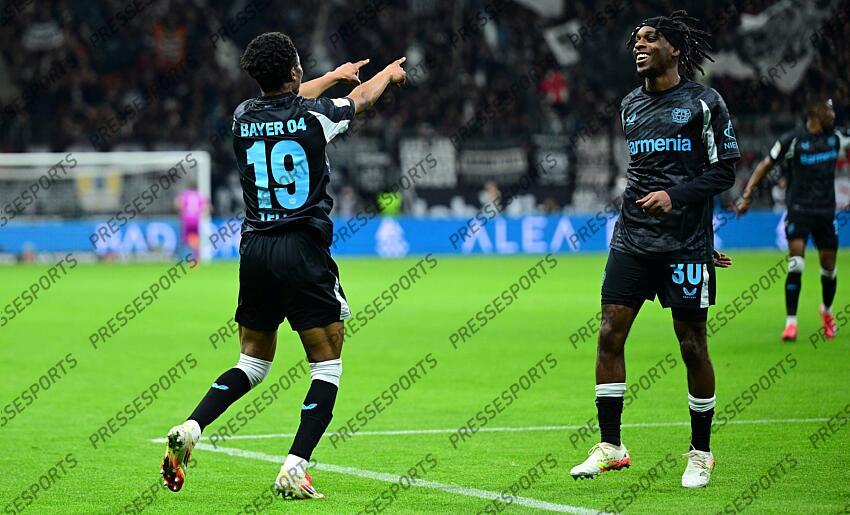 1:0 Tor, Jubel, v.l. Torschuetze Nathan Tella, Jeremie Frimpong (Leverkusen) Frankfurt, 01.03.2025, Fussball, Bundesliga, Eintracht Frankfurt - Bayer 04 Leverkusen EINTRACHT FRANCFORT-BAYER 04 LEVERKUSEN (1-4) 