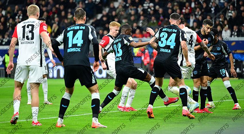 0:2 Tor, v.l. Hugo Larsson, Torschuetze Nordi Mukiele (Leverkusen), Granit Xhaka, Robin Koch, Mario Hermoso, Nathan Tella Frankfurt, 01.03.2025, Fussball, Bundesliga, Eintracht Frankfurt - Bayer 04 Leverkusen EINTRACHT FRANCFORT-BAYER 04 LEVERKUSEN (1-4) 