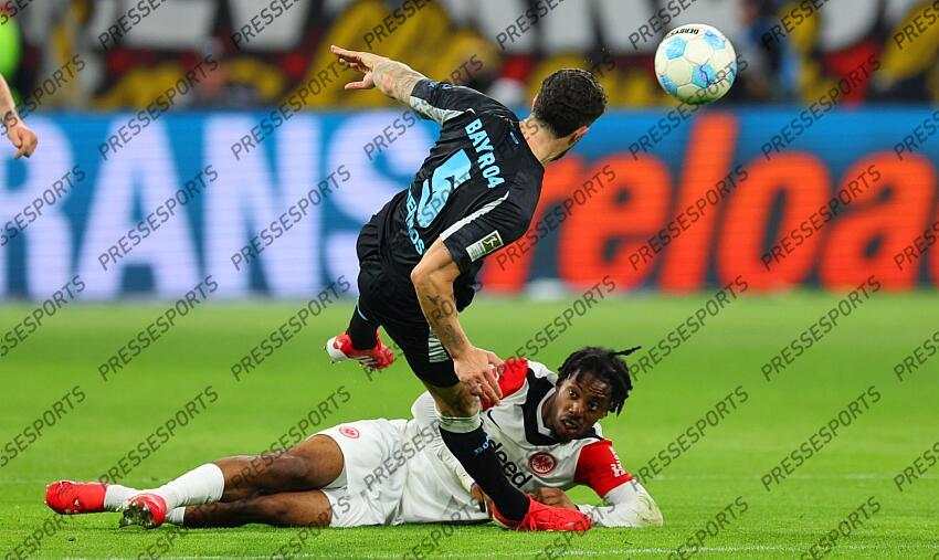 v.l. Mario Hermoso, Elye Wahi (Frankfurt) Frankfurt, 01.03.2025, Fussball, Bundesliga, Eintracht Frankfurt - Bayer 04 Leverkusen EINTRACHT FRANCFORT-BAYER 04 LEVERKUSEN (1-4) 