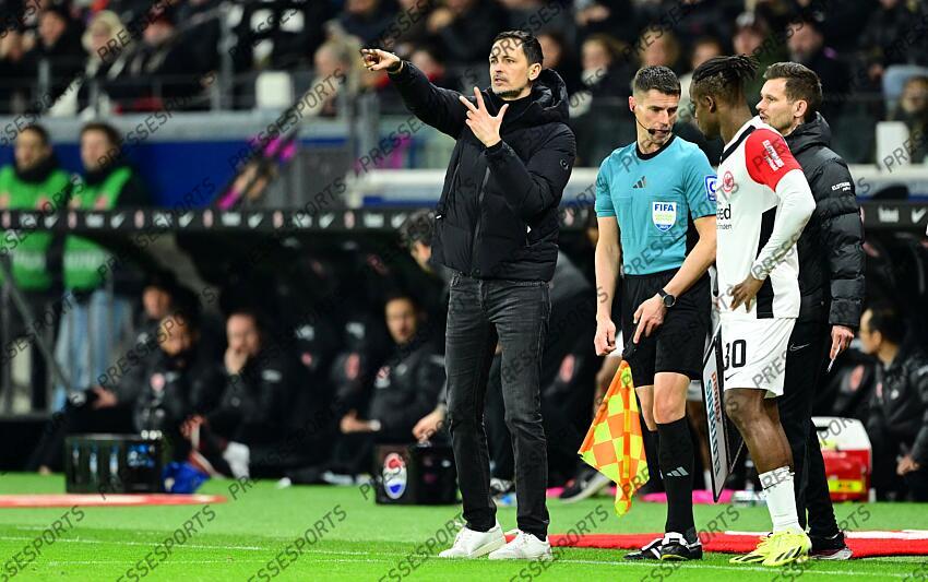 v.l. Trainer Dino Toppmoeller (Frankfurt), Michy Batshuayi Frankfurt, 01.03.2025, Fussball, Bundesliga, Eintracht Frankfurt - Bayer 04 Leverkusen EINTRACHT FRANCFORT-BAYER 04 LEVERKUSEN (1-4) 