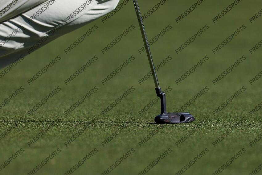 Feb 6, 2025; Scottsdale, Arizona, USA; Jordan Spieth evaluates where his ball landed before he putts at hole 4 during the first round of the WM Phoenix Open golf tournament. Mandatory Credit: Aryanna Frank-Imagn Images PGA: WM Phoenix Open - First Round 