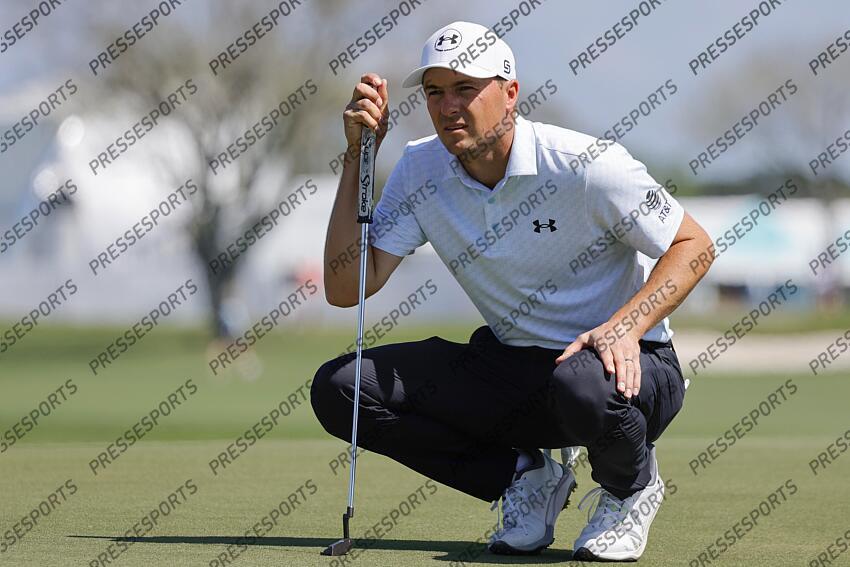Feb 28, 2025; Palm Beach Gardens, Florida, USA; Jordan Spieth lines up a putt on the third green during the second round of the Cognizant Classic in The Palm Beaches golf tournament. Mandatory Credit: Reinhold Matay-Imagn Images PGA: Cognizant Classic in The Palm Beaches - Second Round 