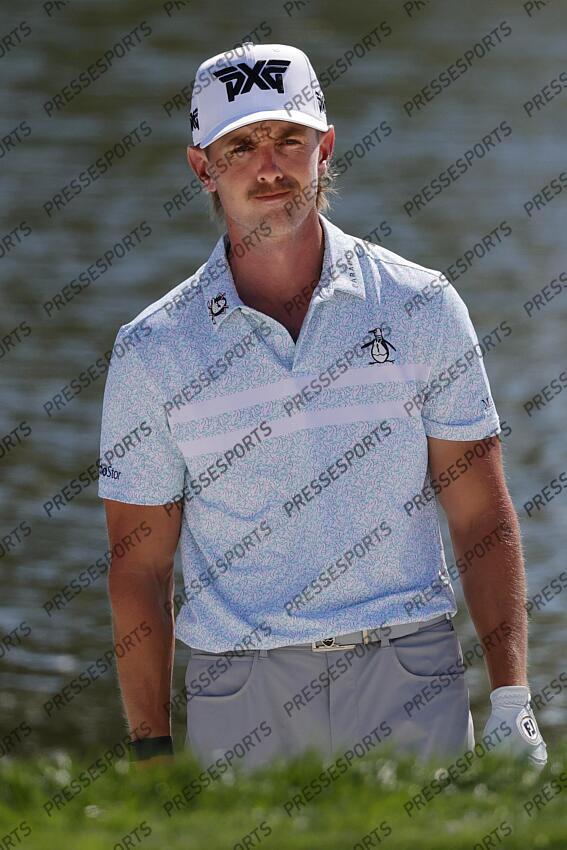Feb 28, 2025; Palm Beach Gardens, Florida, USA; Jake Knapp looks at his shot from the 16th hole bunker during the second round of the Cognizant Classic in The Palm Beaches golf tournament. Mandatory Credit: Reinhold Matay-Imagn Images PGA: Cognizant Classic in The Palm Beaches - Second Round 