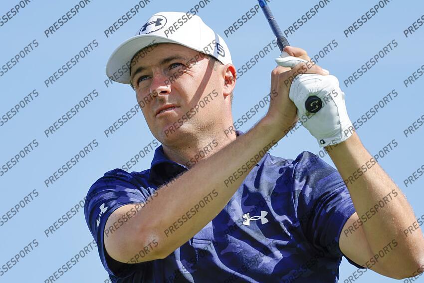 Feb 27, 2025; Palm Beach Gardens, Florida, USA; Jordan Spieth plays his shot from the fourth tee during the first round of the Cognizant Classic in The Palm Beaches golf tournament. Mandatory Credit: Reinhold Matay-Imagn Images PGA: Cognizant Classic in The Palm Beaches - First Round 