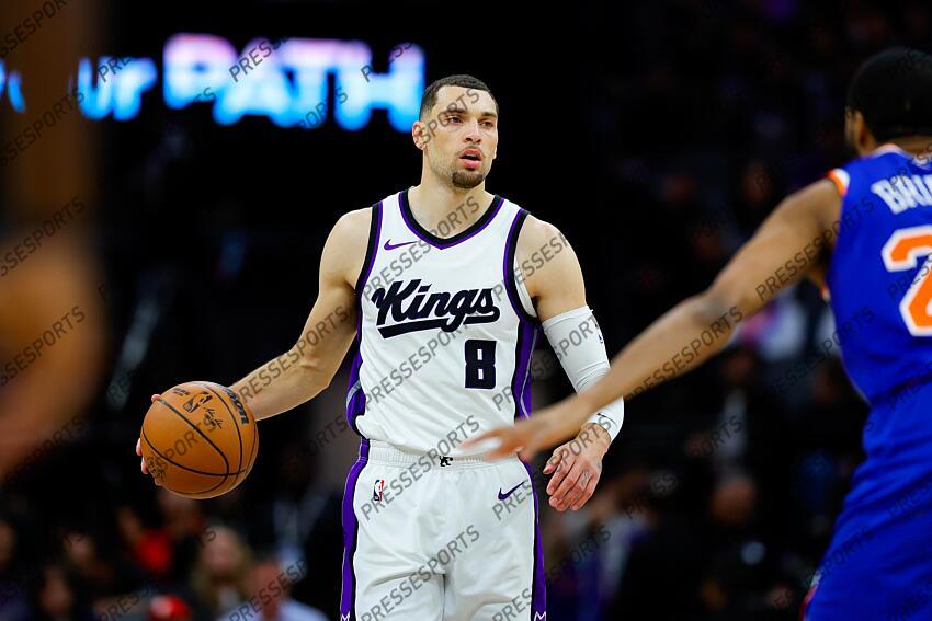 Mar 10, 2025; Sacramento, California, USA; Sacramento Kings guard Zach LaVine (8) dribbles the ball up the court against the New York Knicks during the third quarter at Golden 1 Center. Mandatory Credit: Sergio Estrada-Imagn Images NBA: New York Knicks at Sacramento Kings 