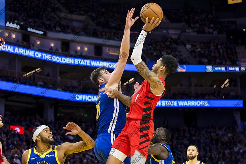 Mar 10, 2025; San Francisco, California, USA; Golden State Warriors center Quinten Post (21) blocks a shot by Portland Trail Blazers guard Anfernee Simons (1) during the fourth quarter at Chase Center. Mandatory Credit: John Hefti-Imagn Images NBA: Portland Trail Blazers at Golden State Warriors 