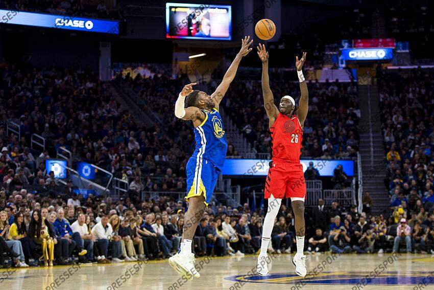 Mar 10, 2025; San Francisco, California, USA; Portland Trail Blazers center Duop Reath (26) shoots over Golden State Warriors forward Kevon Looney (5) during the third quarter at Chase Center. Mandatory Credit: John Hefti-Imagn Images NBA: Portland Trail Blazers at Golden State Warriors 