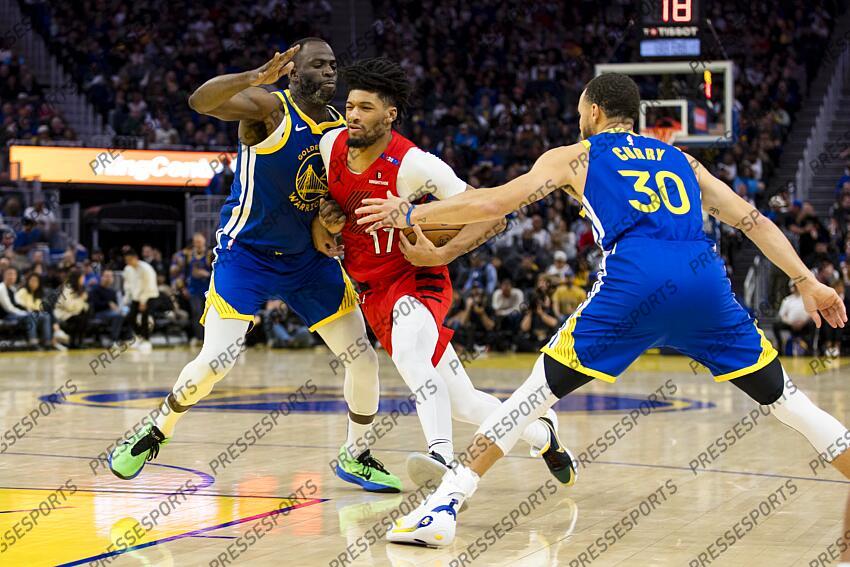 Mar 10, 2025; San Francisco, California, USA; Portland Trail Blazers guard Shaedon Sharpe (17) drives past Golden State Warriors forward Draymond Green (23) and guard Stephen Curry (30) during the third quarter at Chase Center. Mandatory Credit: John Hefti-Imagn Images NBA: Portland Trail Blazers at Golden State Warriors 