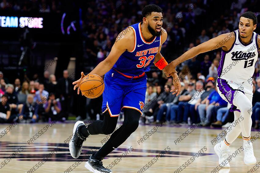 Mar 10, 2025; Sacramento, California, USA; New York Knicks center Karl-Anthony Towns (32) dribbles the ball against Sacramento Kings forward Keegan Murray (13) during the second quarter at Golden 1 Center. Mandatory Credit: Sergio Estrada-Imagn Images NBA: New York Knicks at Sacramento Kings 