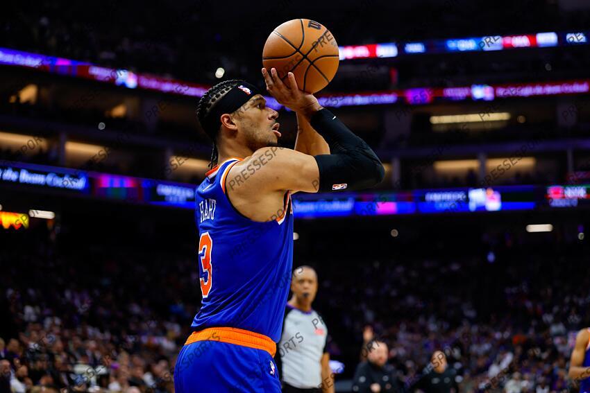 Mar 10, 2025; Sacramento, California, USA; New York Knicks guard Josh Hart (3) shoots the ball against the Sacramento Kings during the second quarter at Golden 1 Center. Mandatory Credit: Sergio Estrada-Imagn Images NBA: New York Knicks at Sacramento Kings 
