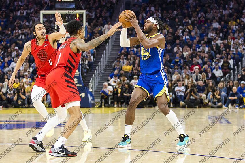 Mar 10, 2025; San Francisco, California, USA; Golden State Warriors guard Buddy Hield (7) looks to pass as Portland Trail Blazers guard Anfernee Simons (1) and guard Dalano Banton (5) defend during the second quarter at Chase Center. Mandatory Credit: John Hefti-Imagn Images NBA: Portland Trail Blazers at Golden State Warriors 