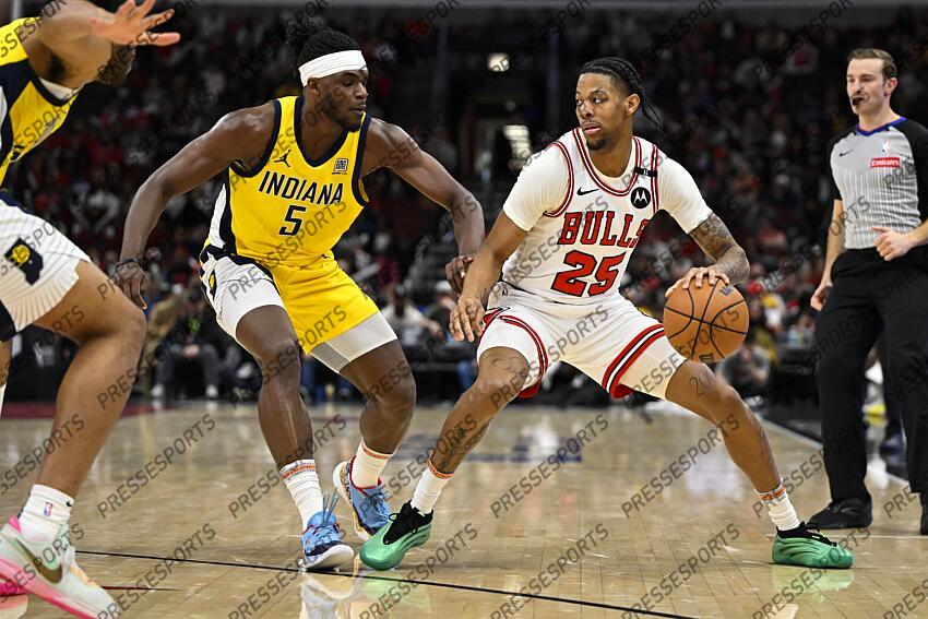 Mar 10, 2025; Chicago, Illinois, USA; Chicago Bulls forward Dalen Terry (25) dribbles against Indiana Pacers forward Jarace Walker (5) during the second half at United Center. Mandatory Credit: Matt Marton-Imagn Images NBA: Indiana Pacers at Chicago Bulls 