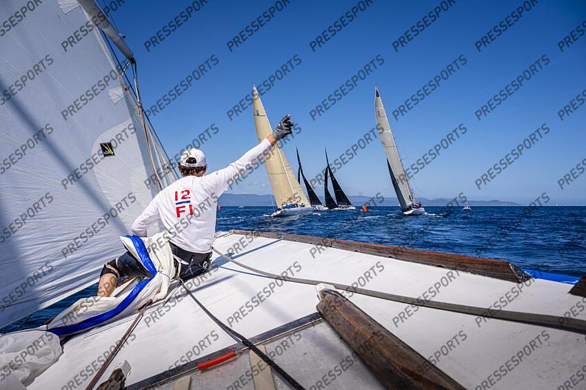 NAVIGATION A BORD DU 12M JI FRANCE, ANCIEN BATEAU AYANT PARTICIPE A LA COUPE DE L'AMERICA. ILE DE PORQUEROLLES, FRANCE, LE 17 JUIN 2024. PHOTO: BERNARD LE BARS MAGAZINE 12 M JI FRANCE 3 