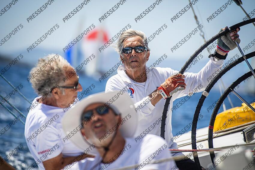 NAVIGATION A BORD DU 12M JI FRANCE, ANCIEN BATEAU AYANT PARTICIPE A LA COUPE DE L'AMERICA. MARC BONDUEL, 79 ANS, BARREUR DU BATEAU. ILE DE PORQUEROLLES, FRANCE, LE 17 JUIN 2024. PHOTO: BERNARD LE BARS MAGAZINE 12 M JI FRANCE 3 