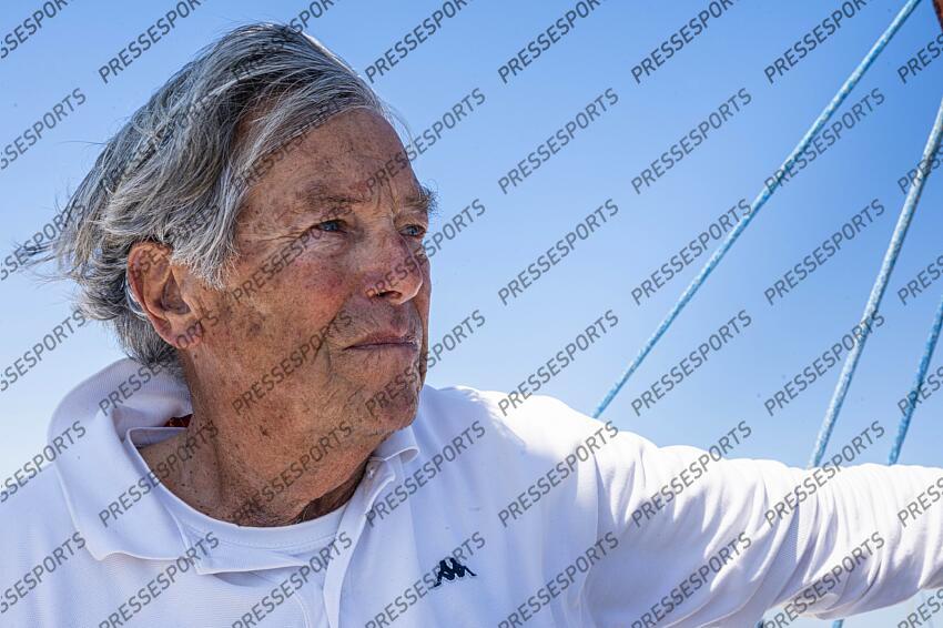 NAVIGATION A BORD DU 12M JI FRANCE, ANCIEN BATEAU AYANT PARTICIPE A LA COUPE DE L'AMERICA. MARC BONDUEL, 79 ANS, BARREUR DU BATEAU. ILE DE PORQUEROLLES, FRANCE, LE 17 JUIN 2024. PHOTO: BERNARD LE BARS MAGAZINE 12 M JI FRANCE 3 L'(22/08/2024) 