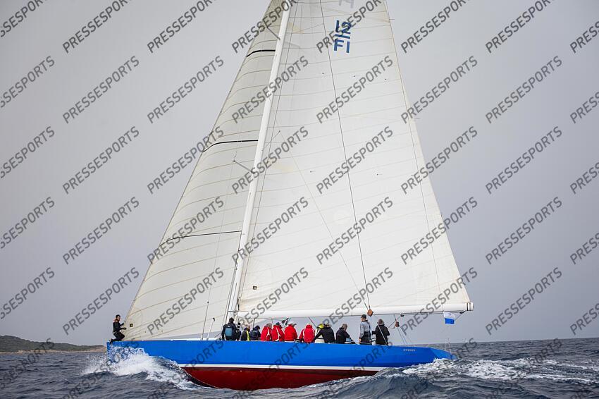 LE 12M JI FRANCE, ANCIEN BATEAU AYANT PARTICIPE A LA COUPE DE L'AMERICA LORS D'UNE MANCHE DES CHAMPIONNATS DU MONDE DE LA CATEGORIE. ILE DE PORQUEROLLES, FRANCE, LE 18 JUIN 2024. PHOTO: BERNARD LE BARS MAGAZINE 12 M JI FRANCE 3 
