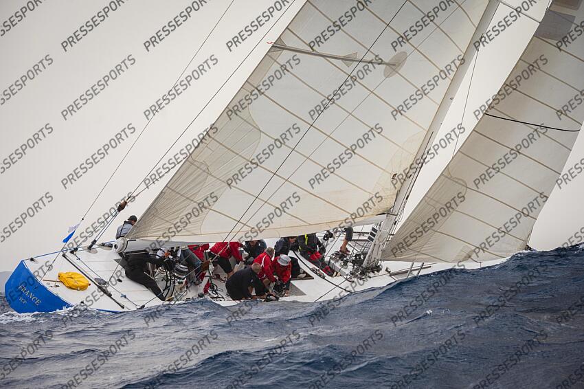 LE 12M JI FRANCE, ANCIEN BATEAU AYANT PARTICIPE A LA COUPE DE L'AMERICA LORS D'UNE MANCHE DES CHAMPIONNATS DU MONDE DE LA CATEGORIE. ILE DE PORQUEROLLES, FRANCE, LE 18 JUIN 2024. PHOTO: BERNARD LE BARS MAGAZINE 12 M JI FRANCE 3 