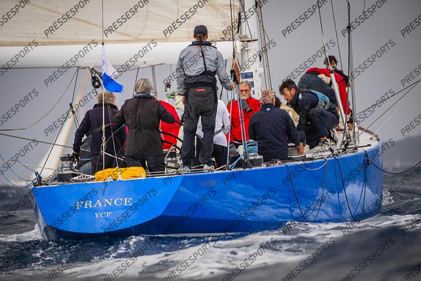 LE 12M JI FRANCE, ANCIEN BATEAU AYANT PARTICIPE A LA COUPE DE L'AMERICA LORS D'UNE MANCHE DES CHAMPIONNATS DU MONDE DE LA CATEGORIE. ILE DE PORQUEROLLES, FRANCE, LE 18 JUIN 2024. PHOTO: BERNARD LE BARS MAGAZINE 12 M JI FRANCE 3 