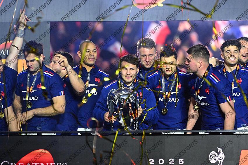 ramos (thomas) penaud (damian) fickou (gael) jelonch (anthony) dupont (antoine) bielle biarrey (louis) lucu (maxime) alldritt (gregory) ntamack (romain) cros (francois) flament (thibaud) jegou (oscar) L'(16/03/2025) FRANCE-ECOSSE (35-16) 