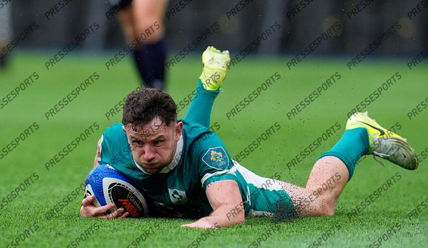 2025 Guinness Six Nations Championship Round 5, Stadio Olimpico, Rome, Italy 15/3/2025 Italy vs Ireland Ireland's Hugo Keenan scores a try that was later disallowed Mandatory Credit ©INPHO/Matteo Ciambelli ITALIE-IRLANDE (17-22) 